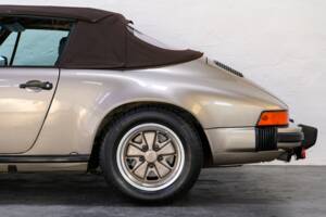 Image 31/36 of Porsche 911 Carrera 3.2 (1984)