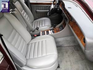 Image 33/50 of Bentley Brooklands (1992)