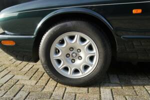 Afbeelding 8/30 van Jaguar XJ6 3.2 Sovereign (1997)