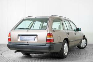 Image 41/50 of Mercedes-Benz 300 TD (1986)