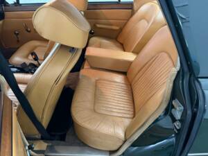 Image 15/26 of Rover 3500 (1970)