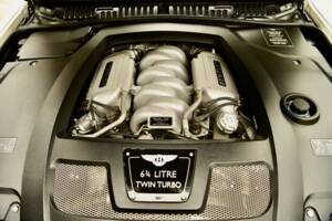 Image 38/50 of Bentley Azure (2009)