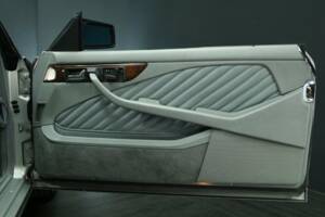 Afbeelding 33/50 van Mercedes-Benz 560 SEC (1991)