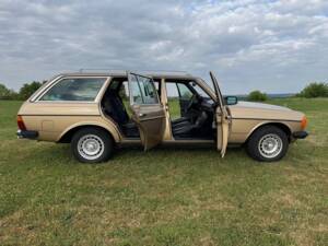 Immagine 10/13 di Mercedes-Benz 280 TE (1982)