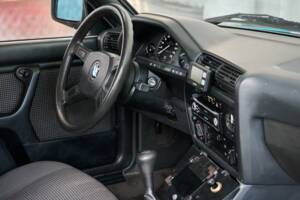 Bild 44/50 von BMW 325i (1986)