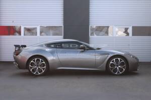 Immagine 6/32 di Aston Martin V12 Zagato (2013)
