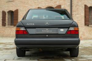 Image 8/49 of Mercedes-Benz 320 E (1993)