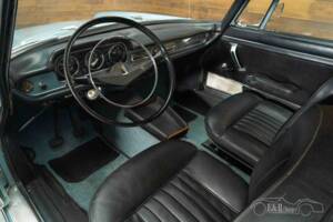 Image 2/19 of Peugeot 404 Coupé (1968)