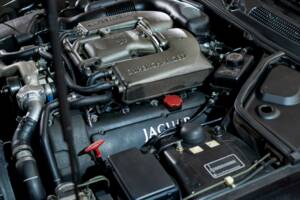 Bild 53/55 von Jaguar XKR (2000)