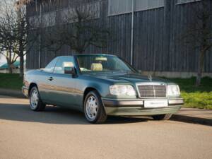 Bild 23/30 von Mercedes-Benz 300 CE-24 (1992)