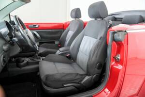 Image 15/50 de Volkswagen New Beetle 2.0 (2006)