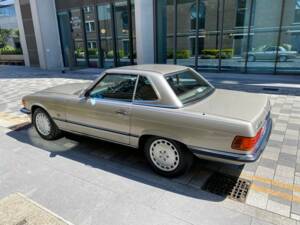 Immagine 8/50 di Mercedes-Benz 420 SL (1989)