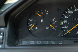 Immagine 38/44 di Mercedes-Benz 200 TE (1992)