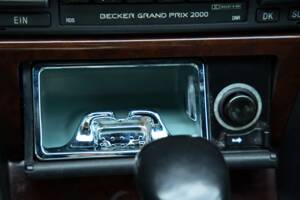 Image 32/63 of Mercedes-Benz 220 E (1993)