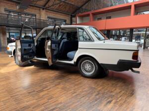 Bild 15/43 von Volvo 240 (1989)