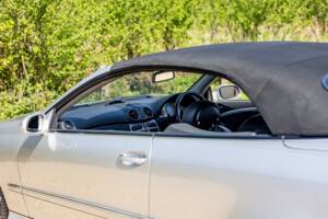 Image 25/50 of Mercedes-Benz CLK 55 AMG (2003)