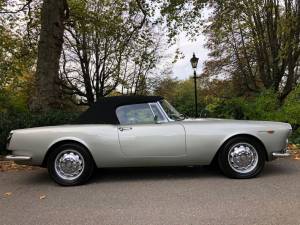 Image 21/50 of Alfa Romeo 2600 Spider (1964)