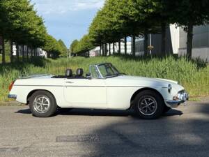 Image 3/18 of MG MGB (1975)