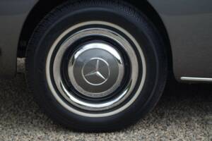 Image 47/50 of Mercedes-Benz 190 SL (1959)
