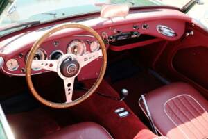 Image 3/40 of Austin-Healey 3000 Mk II (BT7) (1961)