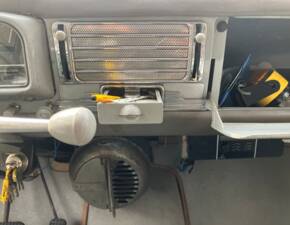 Image 11/18 of Peugeot 403 Familiale (1958)