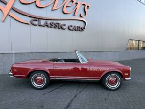 Image 9/36 of Mercedes-Benz 250 SL (1968)