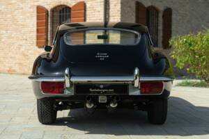 Image 10/50 de Jaguar E-Type (1968)