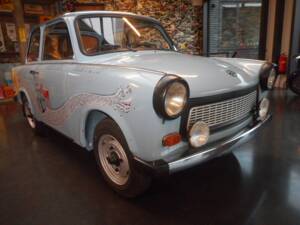 Immagine 2/20 di Trabant 601 S de Luxe (1992)