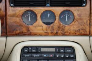 Image 14/50 de Jaguar XK8 4.0 (1997)
