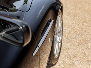 Image 16/56 of Aston Martin V12 Vanquish S (2005)