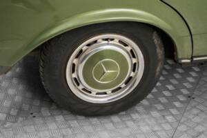 Afbeelding 35/50 van Mercedes-Benz 200 T (1982)