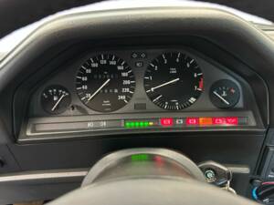 Bild 33/50 von BMW 325i (1989)
