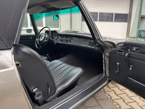 Image 17/36 of Mercedes-Benz 280 SL (1968)