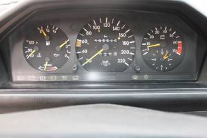 Image 9/13 de Mercedes-Benz 230 E (1986)