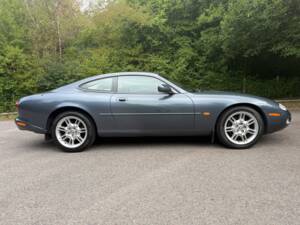 Image 2/23 of Jaguar XK8 4.0 (2001)