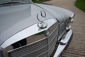 Immagine 27/34 di Mercedes-Benz 300 SEL 3.5 (1972)