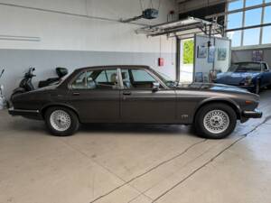 Bild 6/67 von Jaguar XJ 12 (1989)