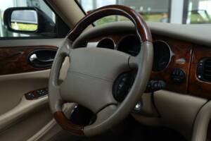 Bild 41/50 von Jaguar XJ 8 4.0 Executive (2001)