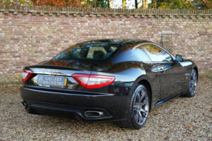 Immagine 2/50 di Maserati GranTurismo S (2010)