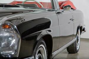 Image 8/34 of Mercedes-Benz 280 SE (1966)