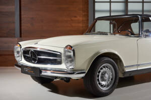Image 14/55 of Mercedes-Benz 230 SL (1965)