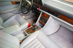 Immagine 20/42 di Mercedes-Benz 500 SEL (1982)