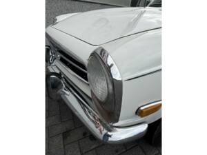 Image 23/50 of Mercedes-Benz 280 SL (1971)
