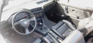 Image 26/55 of BMW 320i (1991)