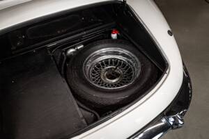 Image 10/53 de Jaguar E-Type (1970)