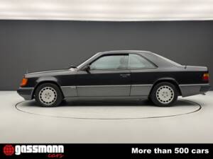 Image 5/15 de Mercedes-Benz 300 CE-24 (1990)