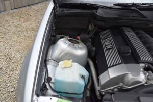 Image 45/46 of BMW 320i (1995)