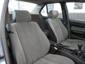 Image 14/16 of BMW 525i (1990)