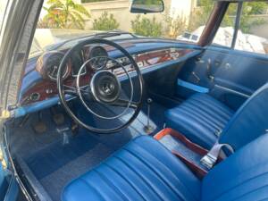 Image 5/18 of Mercedes-Benz 220 SE b (1962)