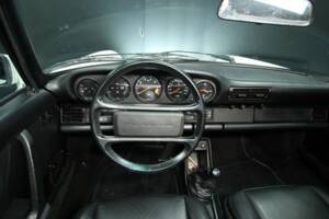 Image 13/30 of Porsche 911 Carrera 3.2 (1986)